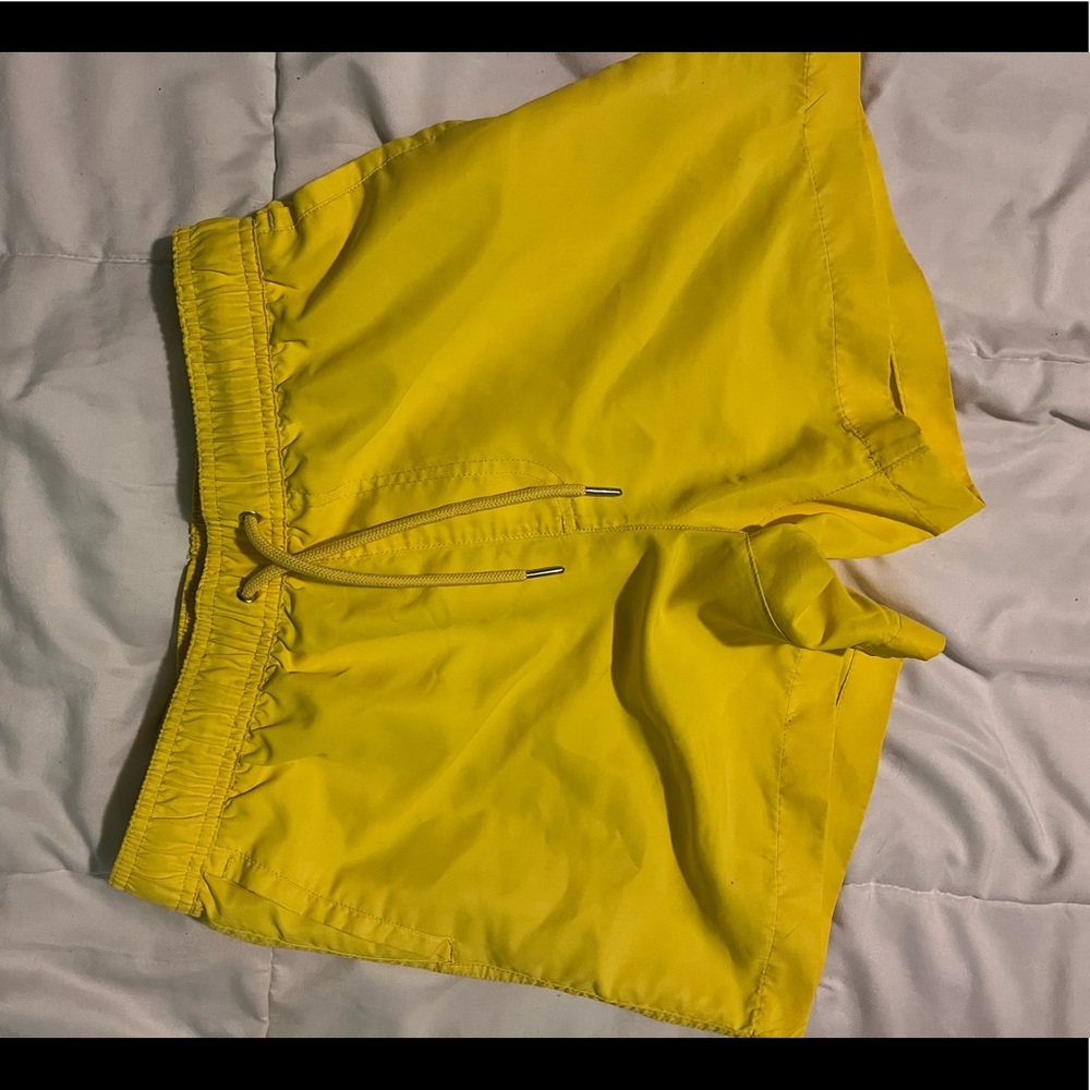 Yellow swim trunks 5’